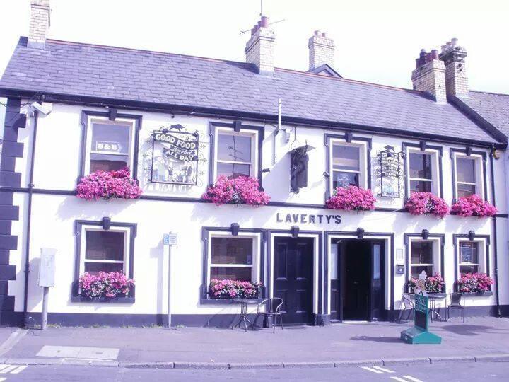 Laverty'S - The Black Bull Inn Randalstown Exteriör bild